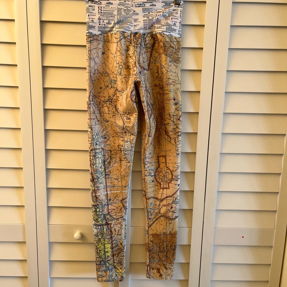 Airspace Leggings - Idaho - Base Turn - Yoga Exercise - Size S.